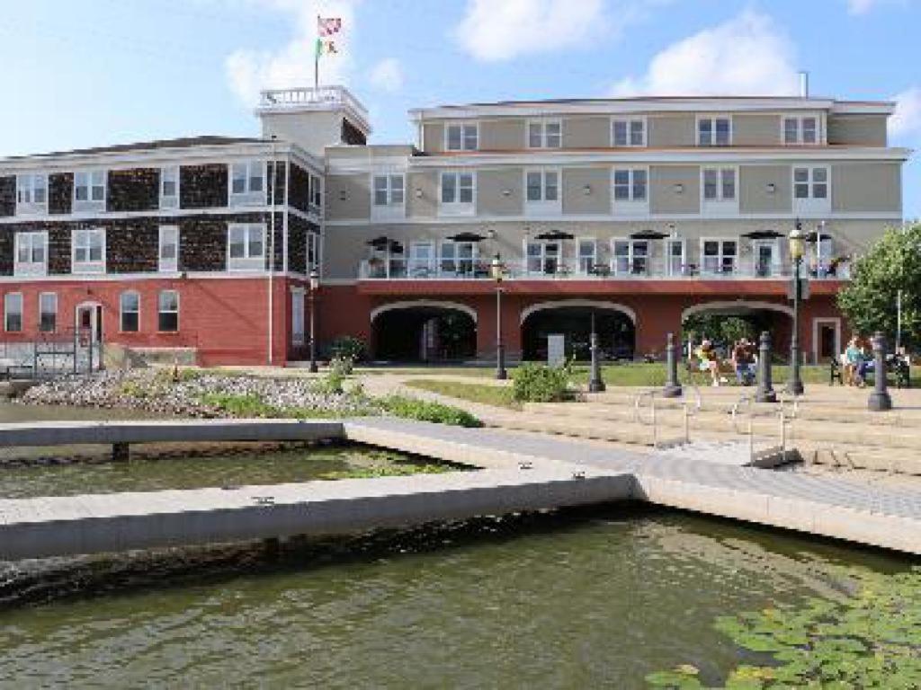 The Ennis Inn De Pere Exterior foto